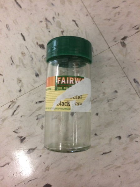 Ground pepper shaker container